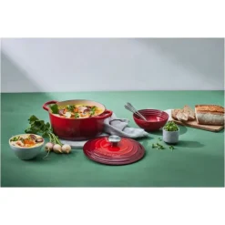 LE CREUSET Cocotte en Fonte Ronde 24 cm Cerise Signature Sale