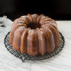 NORDIC WARE Moule à Gâteau Bundt Anniversaire Gold 2,5 L Hot