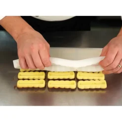 PAVONI Moule Silicone Barre Ondulée Snack 9 x 3 cm x H 1,9 cm (x15) Outlet