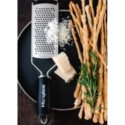 MICROPLANE Râpe Gros Grains Gourmet Noir Discount