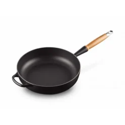 LE CREUSET Sauteuse en Fonte 28 cm Noir Mat avec Manche en Bois Signature Best