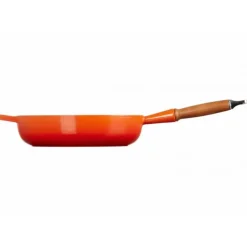 LE CREUSET Sauteuse en Fonte 28 cm Volcanique avec Manche en Bois Signature Discount